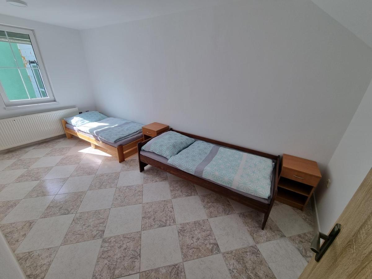 Apartman Emily Brezno Eksteriør billede
