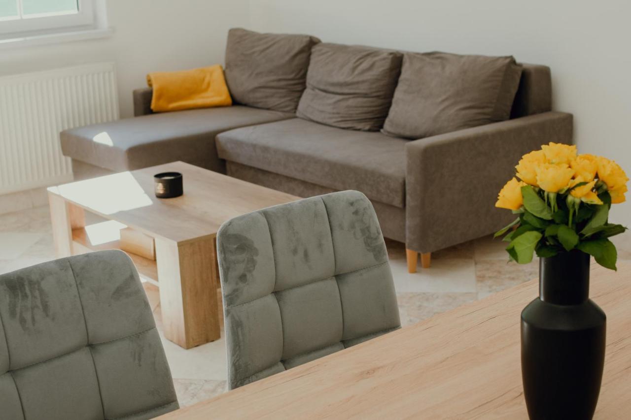 Apartman Emily Brezno Eksteriør billede